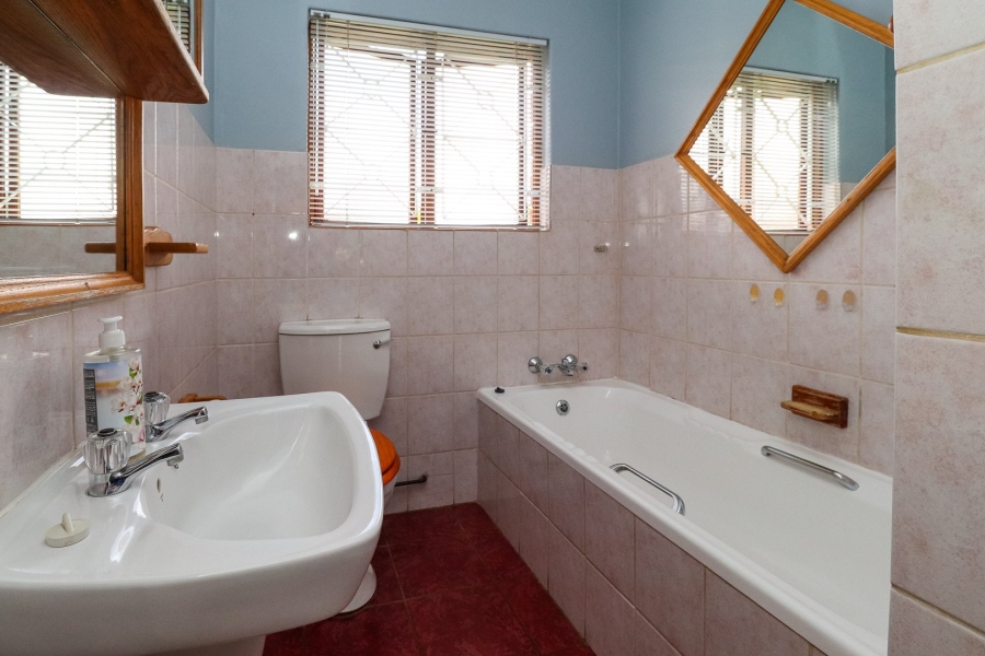 3 Bedroom Property for Sale in Flamwood North West